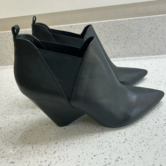 marc fisher LTD black ankle boots w/ wedge heel - size 10 - Picture 3 of 6